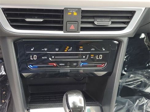 New 2025 Volkswagen Taos SE image 30