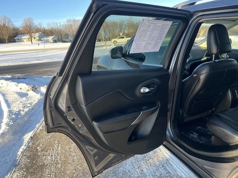 Used 2019 Jeep Cherokee Limited w/ Luxury Group image 23