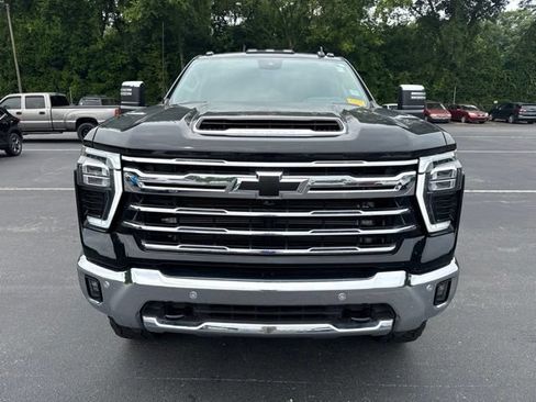Used 2024 Chevrolet Silverado 2500 LTZ w/ LTZ Premium Package AWD/4WD image 8