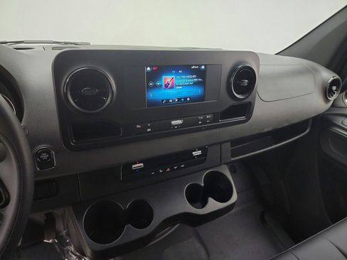 Used 2024 Mercedes-Benz Sprinter 2500 image 10