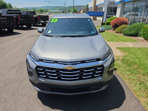 Used 2025 Chevrolet Equinox LT AWD/4WD image 9