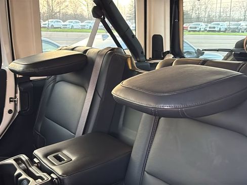 Used 2024 Jeep Wrangler Sahara image 24