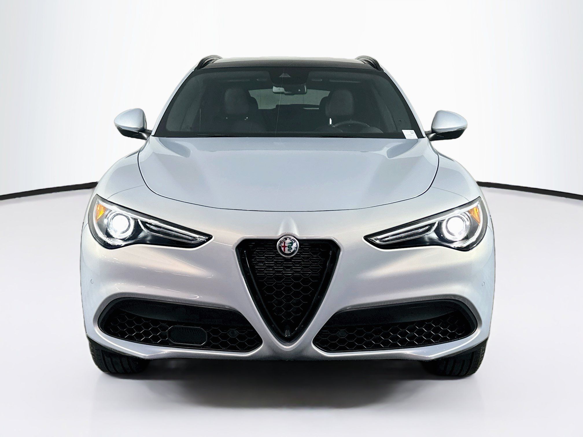 Used 2023 Alfa Romeo Stelvio Sprint RWD image 2