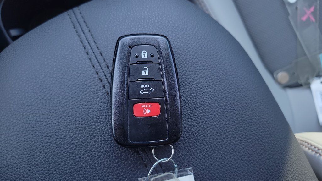 Used 2023 Toyota RAV4 Limited FWD image 24