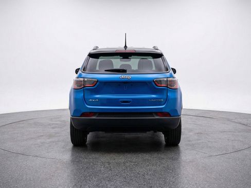 Used 2025 Jeep Compass Limited image 7