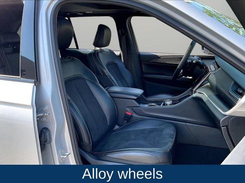 Used 2023 Jeep Grand Cherokee Altitude AWD/4WD image 27