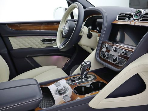 Certified 2022 Bentley Bentayga image 35