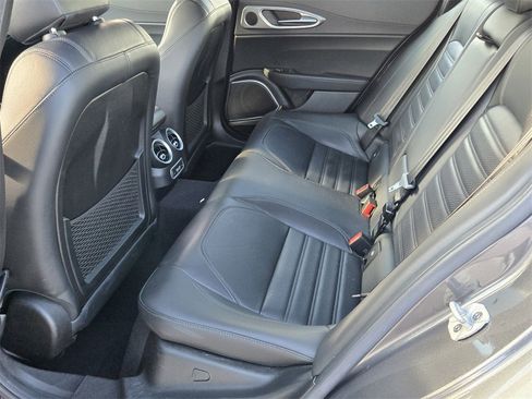 Used 2023 Alfa Romeo Giulia Veloce image 9