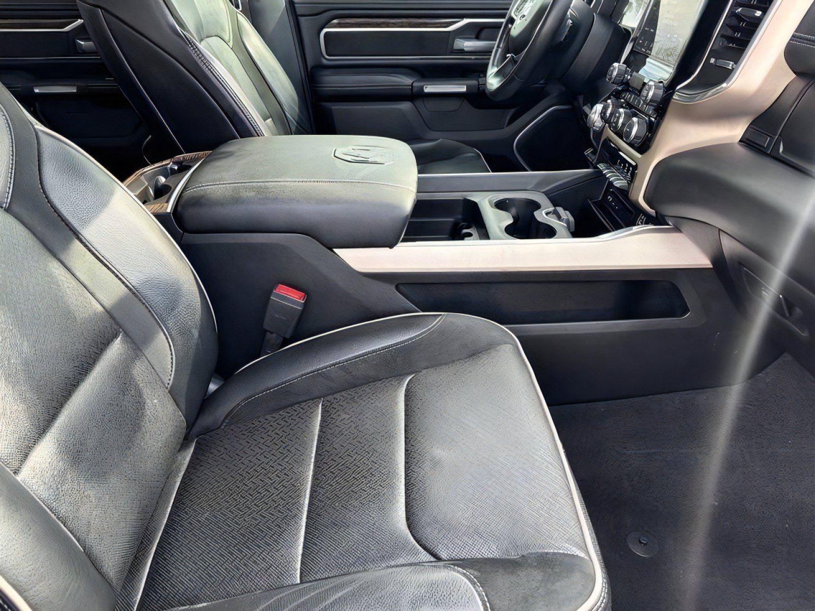 Used 2019 RAM 1500 Laramie AWD/4WD image 32