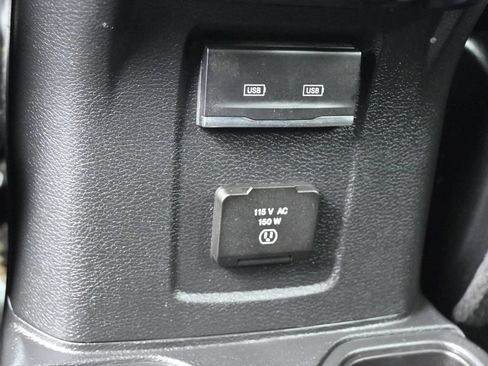 Used 2023 Jeep Wrangler Unlimited Rubicon w/ Cold Weather Group AWD/4WD image 19
