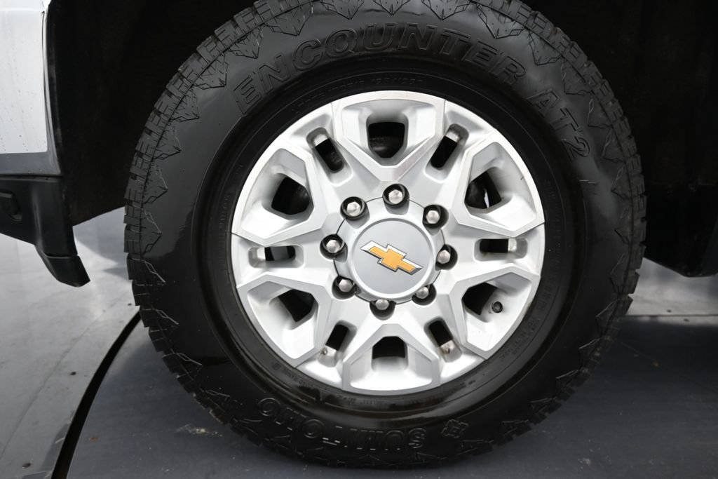 Used 2023 Chevrolet Silverado 2500 LT AWD/4WD image 31