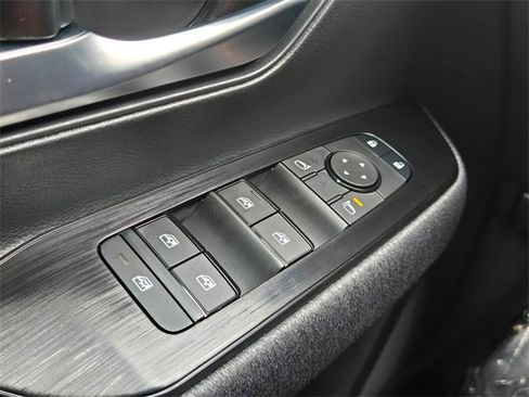 New 2025 Nissan Kicks SV w/ SV Premium Package image 22