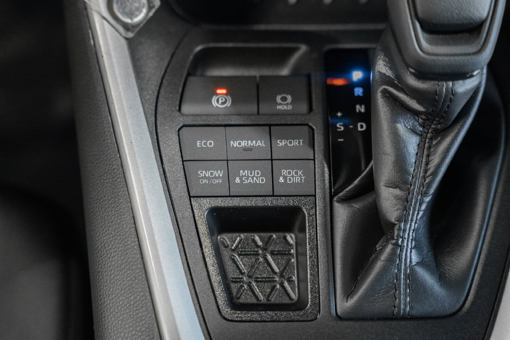 Certified 2024 Toyota RAV4 LE AWD/4WD image 19