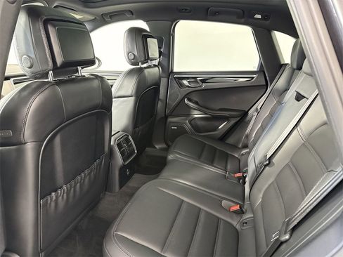 Certified 2021 Porsche Macan S image 26