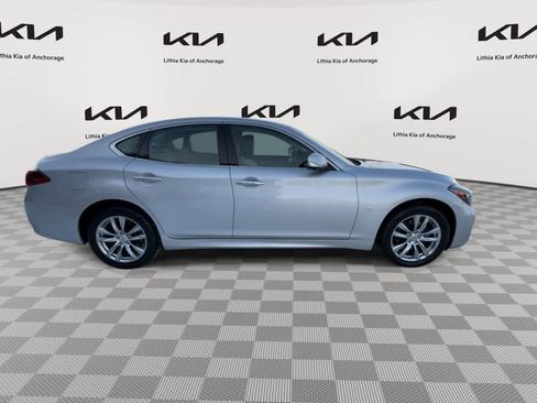 Used 2019 INFINITI Q70 Luxe image 3