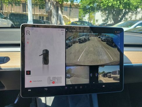 Used 2022 Tesla Model Y Long Range image 28