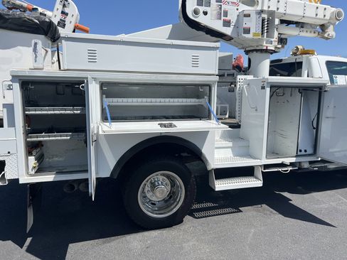 Used 2016 Ford F550 4x4 Regular Cab Super Duty image 8