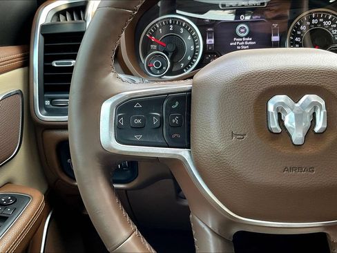 Used 2019 RAM 1500 Laramie AWD/4WD image 10