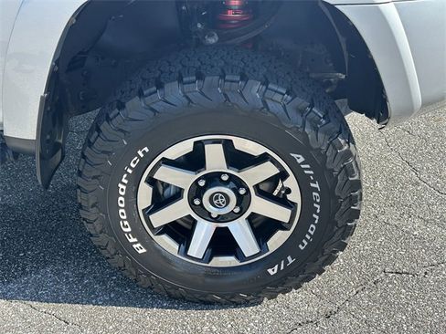 Used 2020 Toyota 4Runner TRD Off-Road Premium image 12