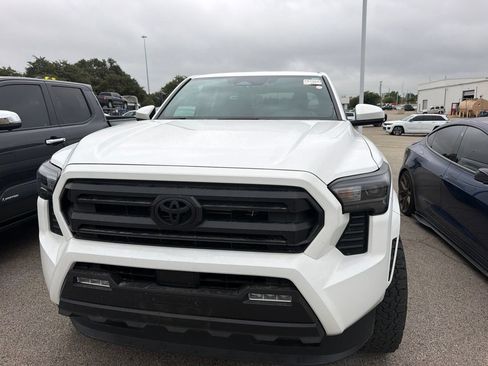 Used 2024 Toyota Tacoma SR5 AWD/4WD image 2