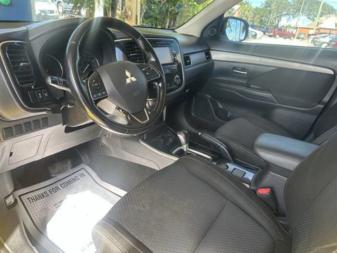 Used 2017 Mitsubishi Outlander ES image 11