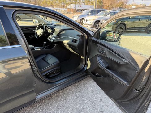 Used 2019 Chevrolet Impala LT image 17