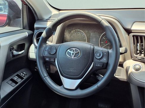 Used 2018 Toyota RAV4 XLE FWD image 14