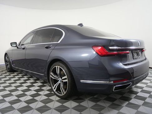 Used 2020 BMW 740i w/ Premium Package image 5