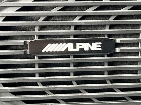 Used 2023 Jeep Wagoneer Series II w/ Mopar Step-Up Package AWD/4WD image 19