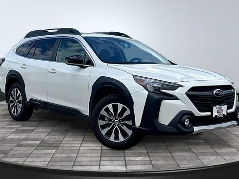 Certified 2025 Subaru Outback Limited w/ Tech Package 3 AWD/4WD image 3