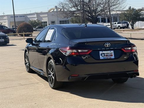 Used 2023 Toyota Camry SE image 5