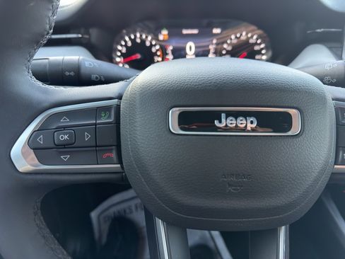 Used 2024 Jeep Compass Limited image 18