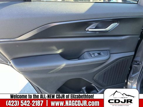 New 2025 Jeep Grand Cherokee Altitude image 17