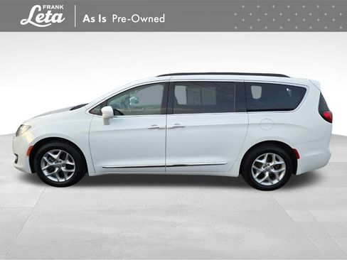Used 2017 Chrysler Pacifica Touring-L w/ Tire & Wheel Group image 5