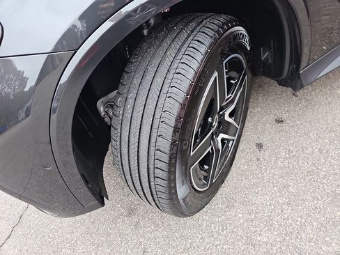 Certified 2025 Mercedes-Benz GLC 300 4MATIC image 34