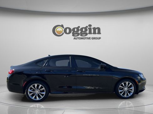 Used 2015 Chrysler 200 S w/ Comfort Group image 7