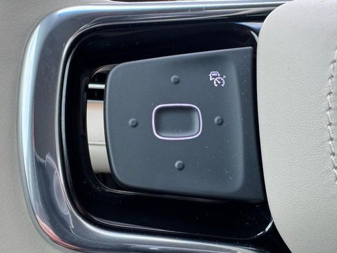 Certified 2024 Lincoln Nautilus Reserve image 18