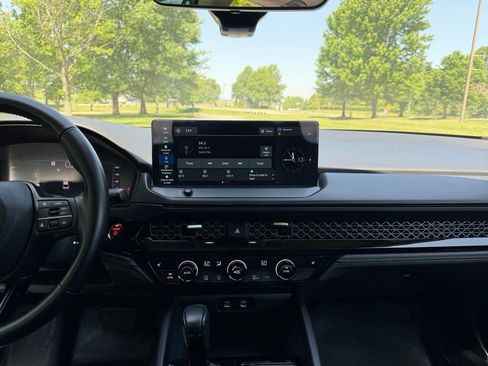 Used 2023 Honda Accord EX-L image 11
