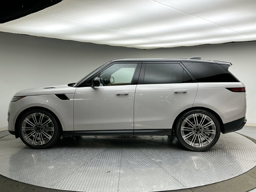 New 2027 Land Rover Range Rover Sport SE AWD/4WD image 2