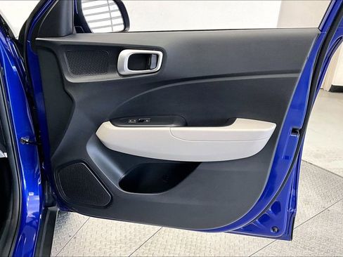 Certified 2023 Hyundai Venue SEL FWD image 19