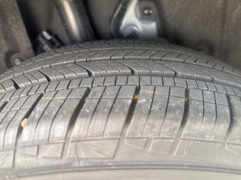 Used 2026 Toyota Corolla Cross XLE FWD image 11