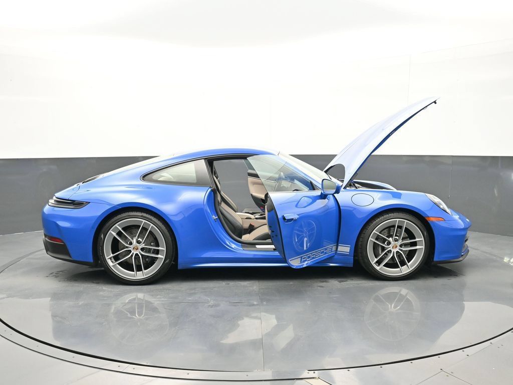 Certified 2025 Porsche 911 Carrera RWD image 28