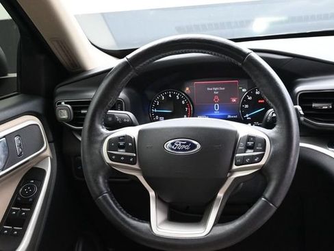 Used 2022 Ford Explorer XLT w/ Equipment Group 202A RWD image 15