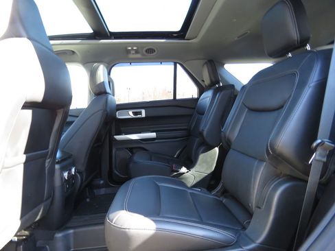 Used 2021 Ford Explorer Limited w/ Hybrid Equipment Group 310A AWD/4WD image 21