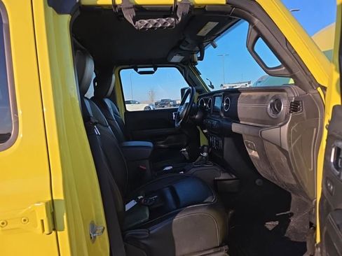 Used 2022 Jeep Wrangler Unlimited Sahara w/ Cold Weather Group image 15