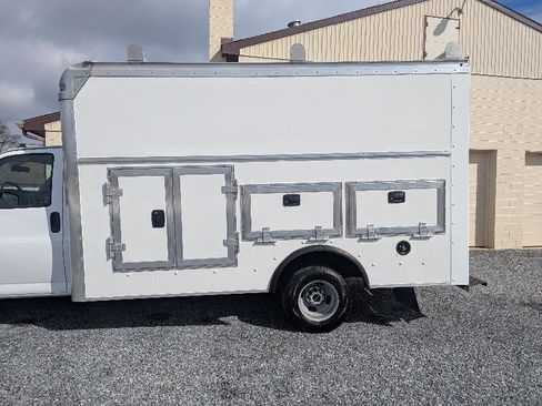 Used 2022 GMC Savana 3500 w/ Power Convenience Package image 3