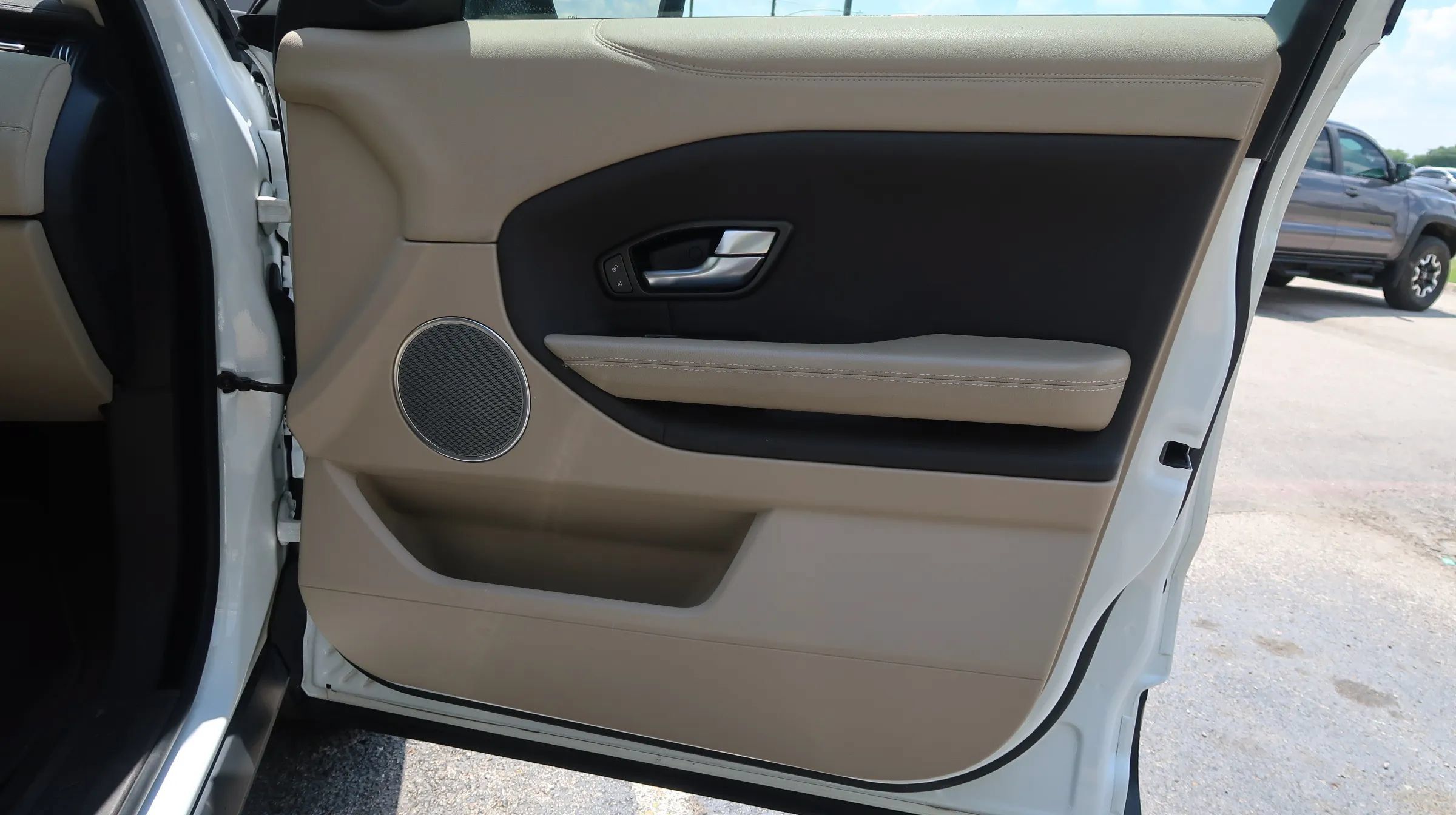 Used 2019 Land Rover Range Rover Evoque AWD/4WD image 48