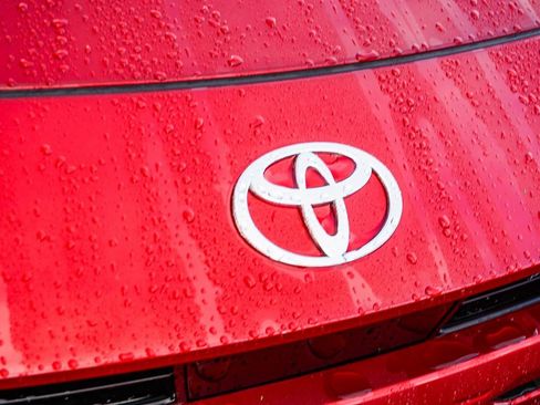 Used 2025 Toyota Crown Signia XLE image 12