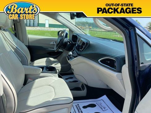 Used 2020 Chrysler Pacifica Limited w/ Advanced Safetytec Group FWD image 20