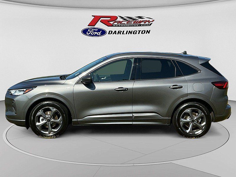 Used 2024 Ford Escape ST-Line w/ Tech Pack #1 FWD image 2